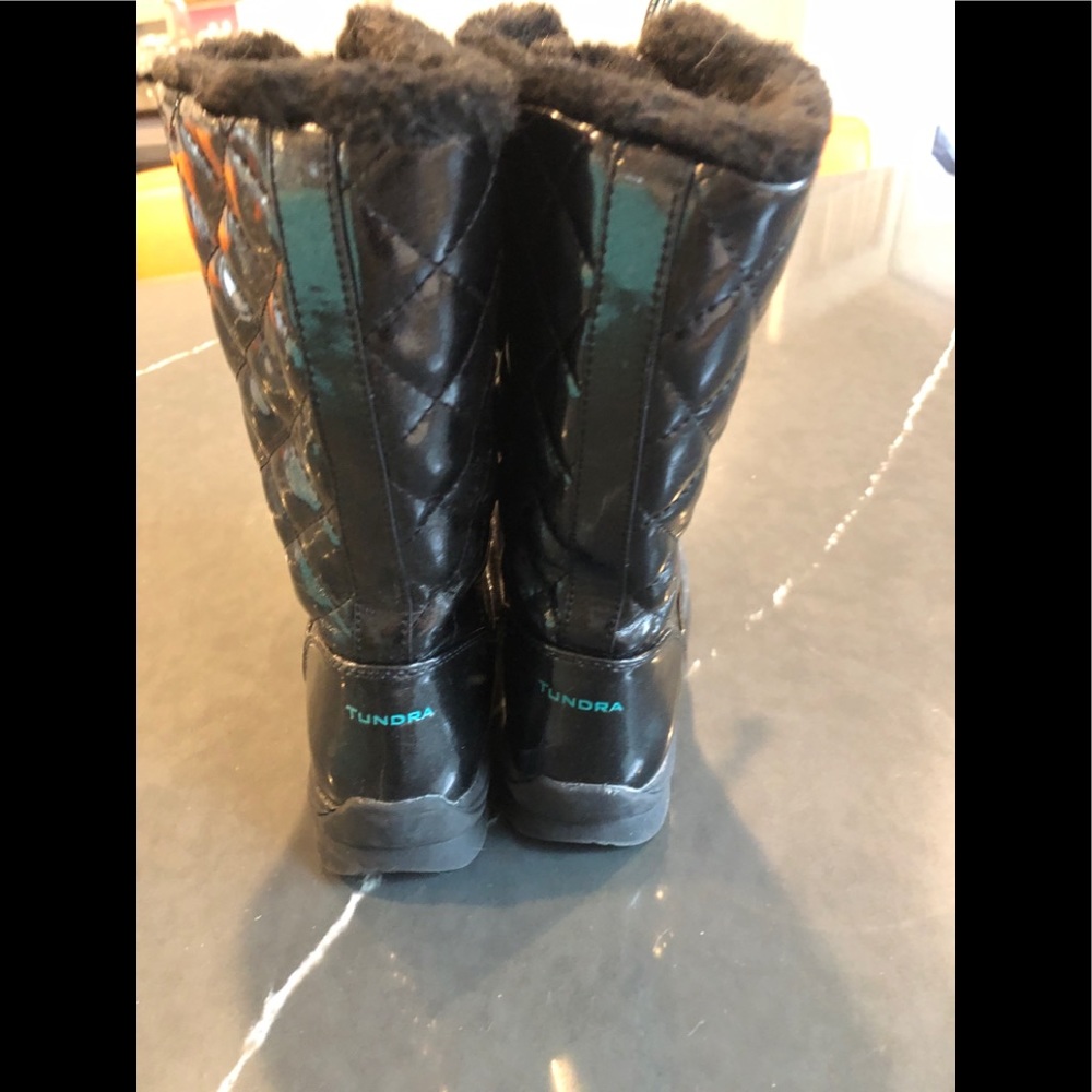 New, Girls Tundra snow boots, size 2